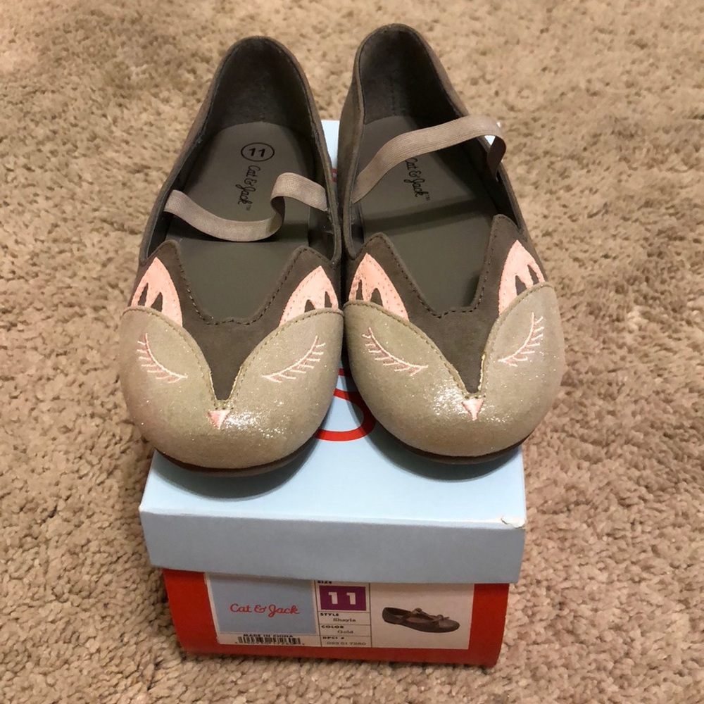 NWT silver fox shoes 🦊